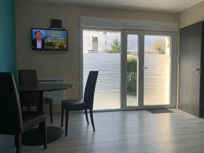 Télévision ou salle de divertissement dans l'établissement LE BRON ACCUEIL - TOPDESTINATION-LYON