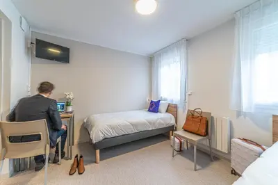 Télévision ou salle de divertissement dans l'établissement Montempô Appart'hôtel Lyon Viviani