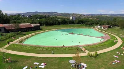 Piscine de l'établissement Le poulailler ou située à proximité