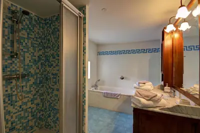 Salle de bains dans l'établissement Le clos du martouret