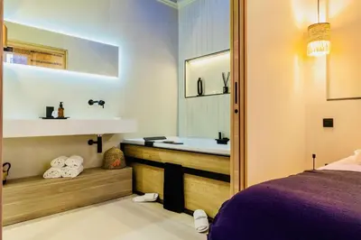 Un ou plusieurs lits dans un hébergement de l'établissement Host Inn Sleek Sūite