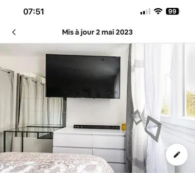 Télévision ou salle de divertissement dans l'établissement Chambre cosy