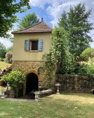 Jardin de l'établissement CHAMBRES DES EAUX 29 