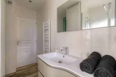 Salle de bains dans l'établissement Le spacieux idéal séjour pro ou week-end famille