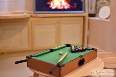 Billard dans l'établissement La Loge du Rêveur - Spa - Vieux-Lyon
