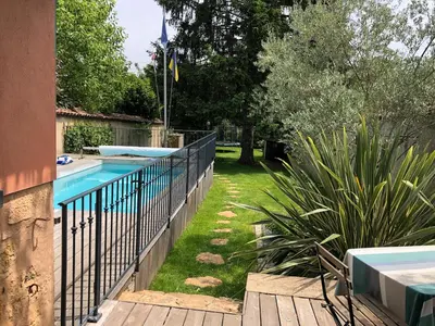 Piscine de l'établissement Chambre Univers Bocuse - à 200 m de la Légende ou située à proximité