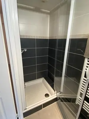 Salle de bains dans l'établissement Studio Chic Little Bohême proche hôpitaux, 15 mn du centre