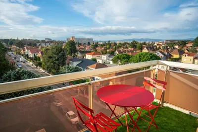 Balcon ou terrasse dans l'établissement T2 de standing climatisé avec parking privé, Tram T2 T5, Hôpitaux est