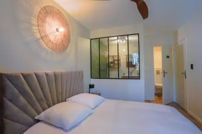 Un ou plusieurs lits dans un hébergement de l'établissement Lyon Premium - LuxeZen SPA