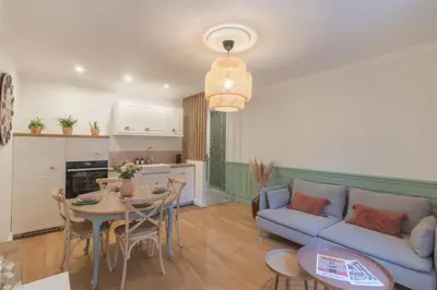 Cuisine ou kitchenette dans l'établissement T3 rénové 10min gare Part dieu - Quartier typique