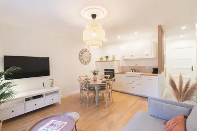 Cuisine ou kitchenette dans l'établissement T3 rénové 10min gare Part dieu - Quartier typique