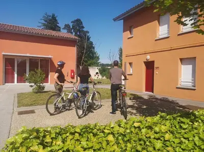 Vélo sur le terrain de l'établissement Les Gites de la Calonne ou dans les environs