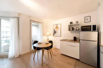 Cuisine ou kitchenette dans l'établissement All in Lyon | Cocon Part-Dieu avec balcon