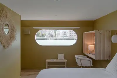Un ou plusieurs lits dans un hébergement de l'établissement LA PENICHE - Bed And Bicycle - Vienne