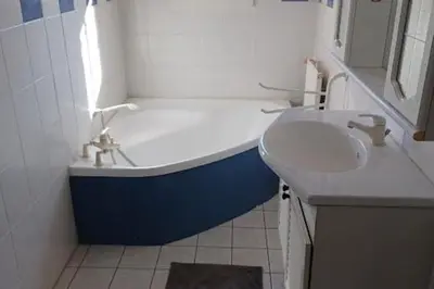Salle de bains dans l'établissement La Maison des Palombes