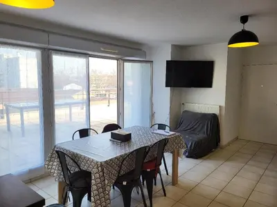 Télévision ou salle de divertissement dans l'établissement ROOFTOP 3 CHAMBRES, TERRASSE, GARAGE