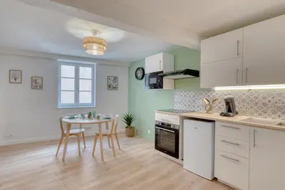 Cuisine ou kitchenette dans l'établissement L'Escale charmante & cosy - T2 - Montluel
