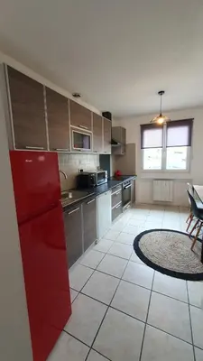 Cuisine ou kitchenette dans l'établissement Le Central